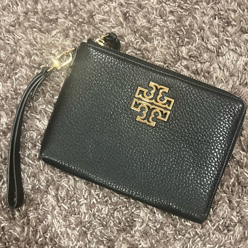 Brand: Tory Burch | Britten Large Zip Pouch - Wristlet